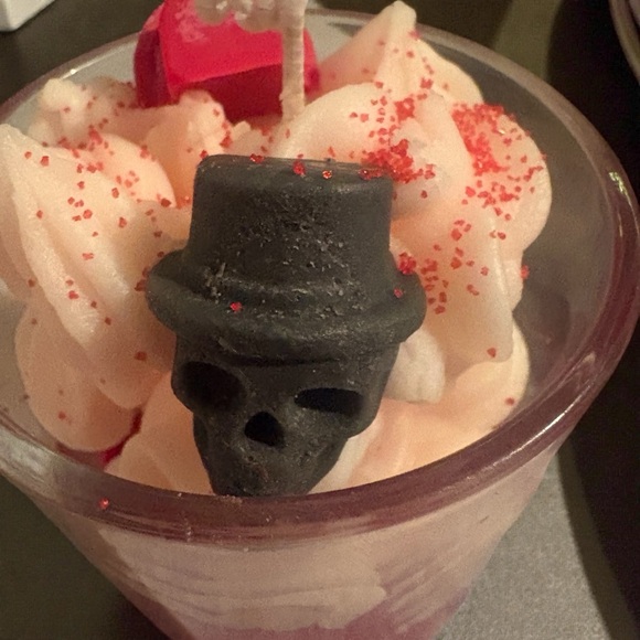 Hearts an skull handmade 16 oz fresh linen candle handmade ] - Picture 2 of 4